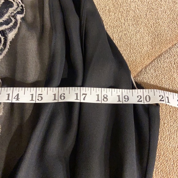 Neiman Marcus/Robert Rodriguez sleeveless Blouse - Picture 8 of 9